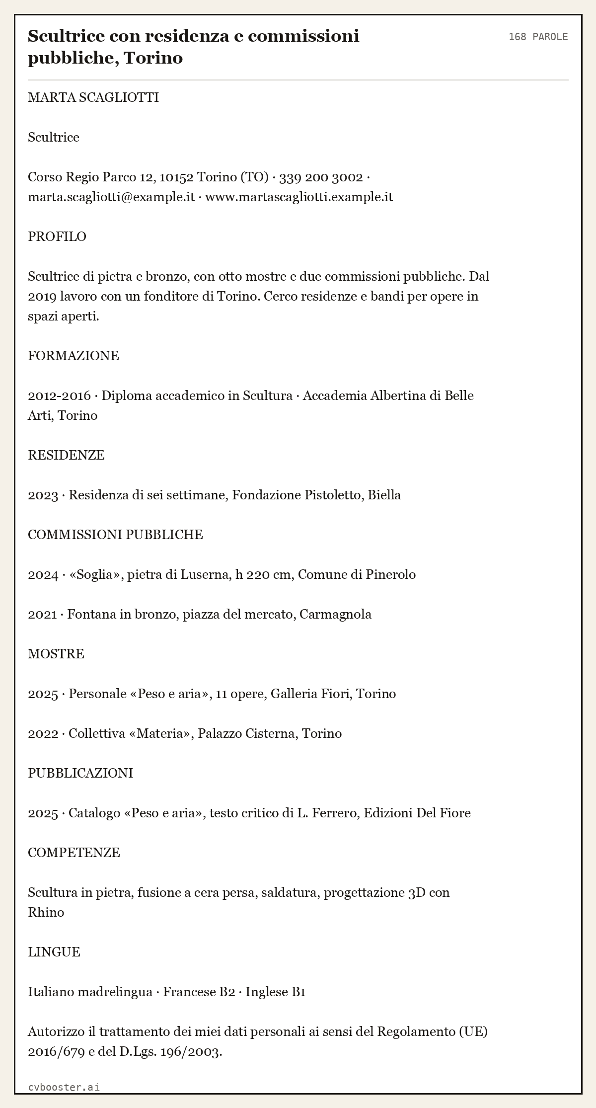 Esempio svolto: Scultrice con residenza e commissioni pubbliche, Torino, 168 parole